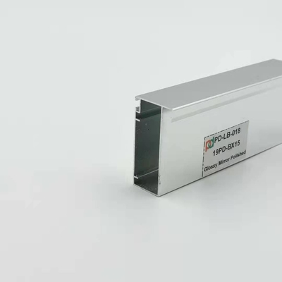 Polonais brillant argenté de profil en aluminium insonorisé de la cuisine T5 6063
