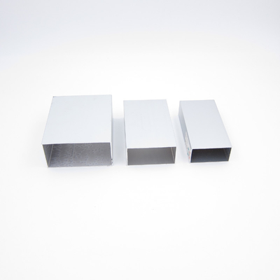 Les profils en aluminium de tube de la section T5 6063 carrée saupoudrent enduit