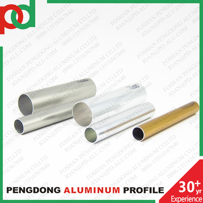 Profiles de fenêtres en aluminium de différentes couleurs et finitions