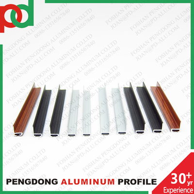 Profiles en aluminium pour fenêtres et portes avec finition en bois noir mat en utilisant la technologie d'extrusion