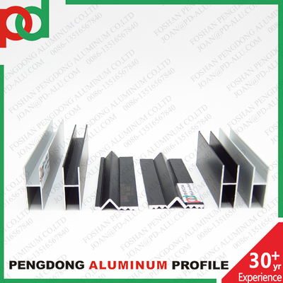 Profiles en aluminium pour fenêtres et portes avec finition en bois noir mat en utilisant la technologie d'extrusion