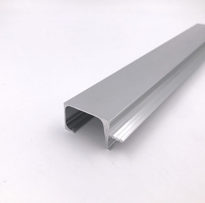 G forment la bordure décorative de polissage argentée de profils en aluminium d'équilibre