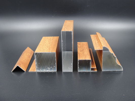 isolation thermique en aluminium de profil de grain en bois de 0.4mm pour l'Irak Malaisie