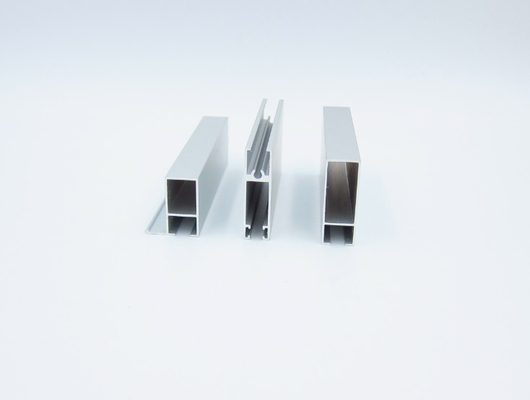 Portes du Chili et de la Bolivie et profils en aluminium Linea 15 de Windows
