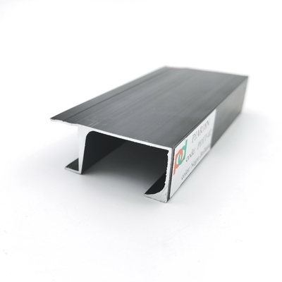 Les profils en aluminium G de panneaux de 18MM forment des poignées pour le buffet