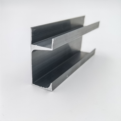 Les profils en aluminium G de panneaux de 18MM forment des poignées pour le buffet