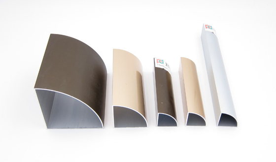 Les profils en aluminium de tube de la place 6063 saupoudrent enduit