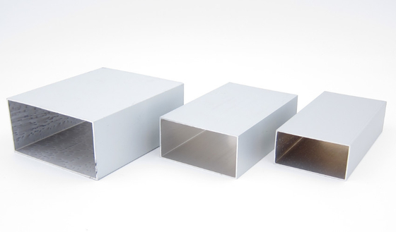 Les profils en aluminium de tube de la place 6063 saupoudrent enduit