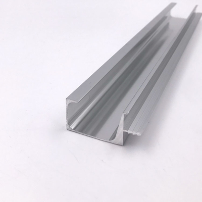 G forment la bordure décorative de polissage argentée de profils en aluminium d'équilibre