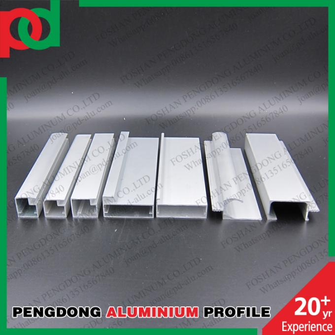 Profils du buffet en aluminium à Peru Corrales