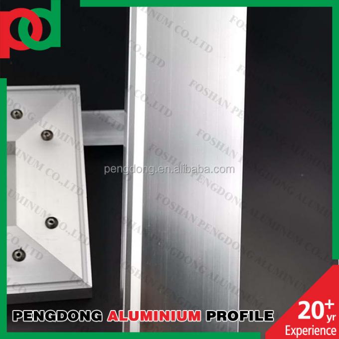 Profil en aluminium anodisé argenté brillant de cuisine