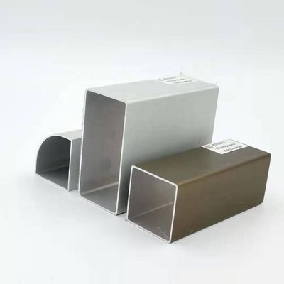 Bon prix La coutume 6063 T5 a anodisé des profils de fenêtre de tissu pour rideaux saupoudrent enduit en ligne