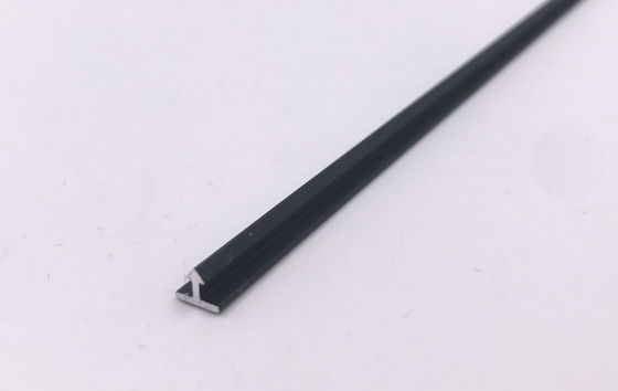 Bon prix 6mm T forment la tolérance anodisée argentée 0.12mm d'extrusions en aluminium d'équilibre en ligne